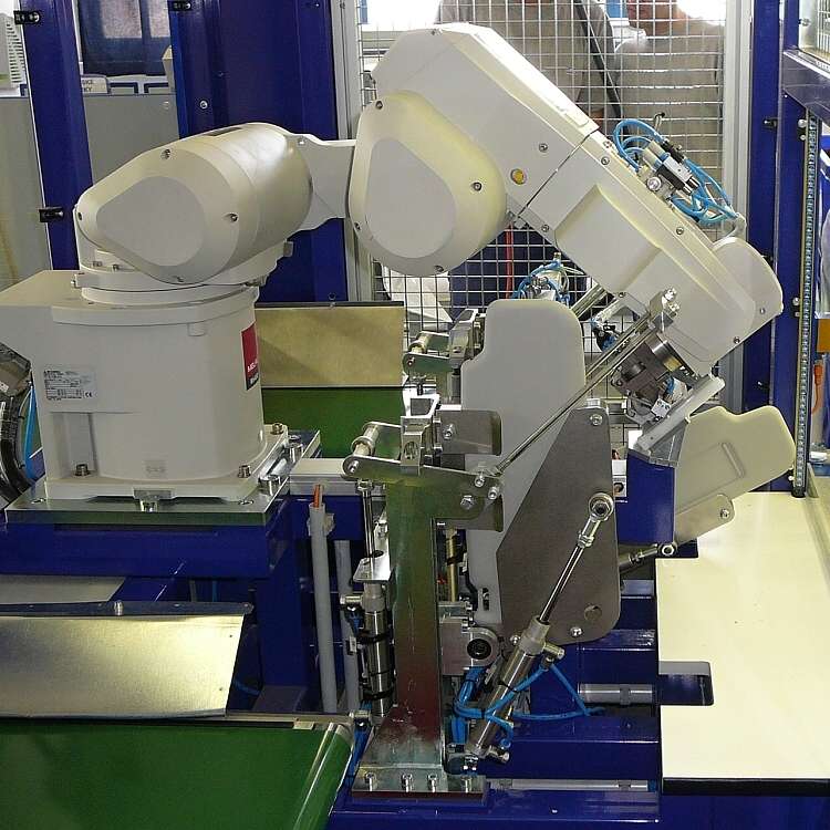 Robotické-pracoviště-LC-2000-1